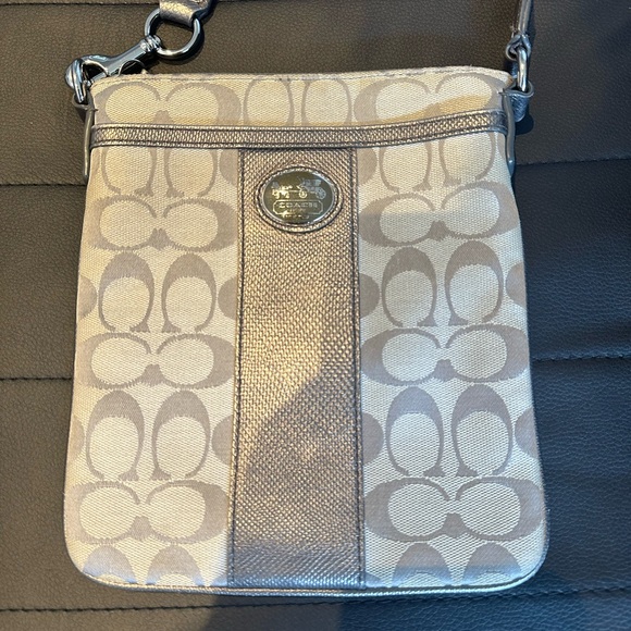 COACH GRAY SUTTON SIGNATURE SWINGPACK CROSSBODY BAG - Picture 4 of 6